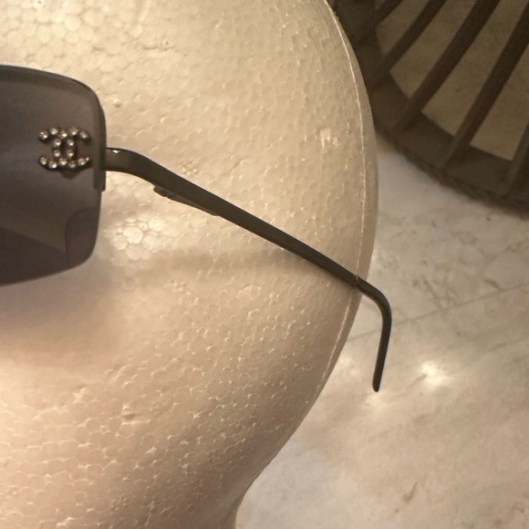 Authentic Black Chanel rimless sunglasses - Picture 2 of 7